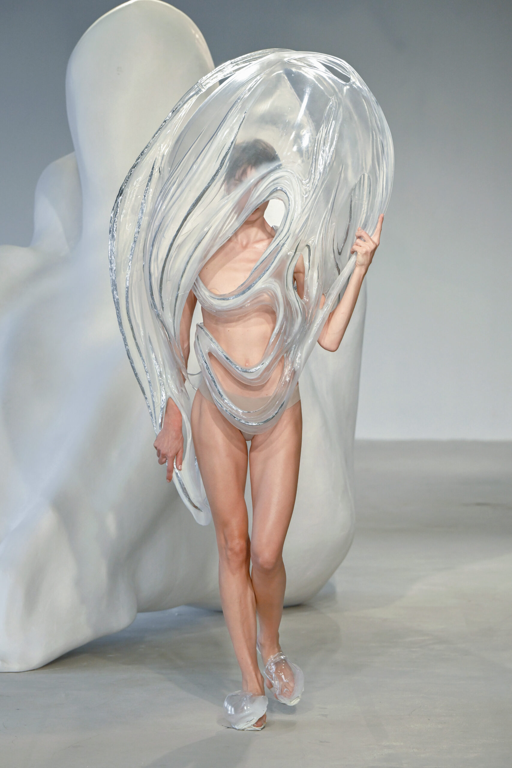 WEIRÆN SS25 RUNWAY IN SHANGHAI | Zerek Studio