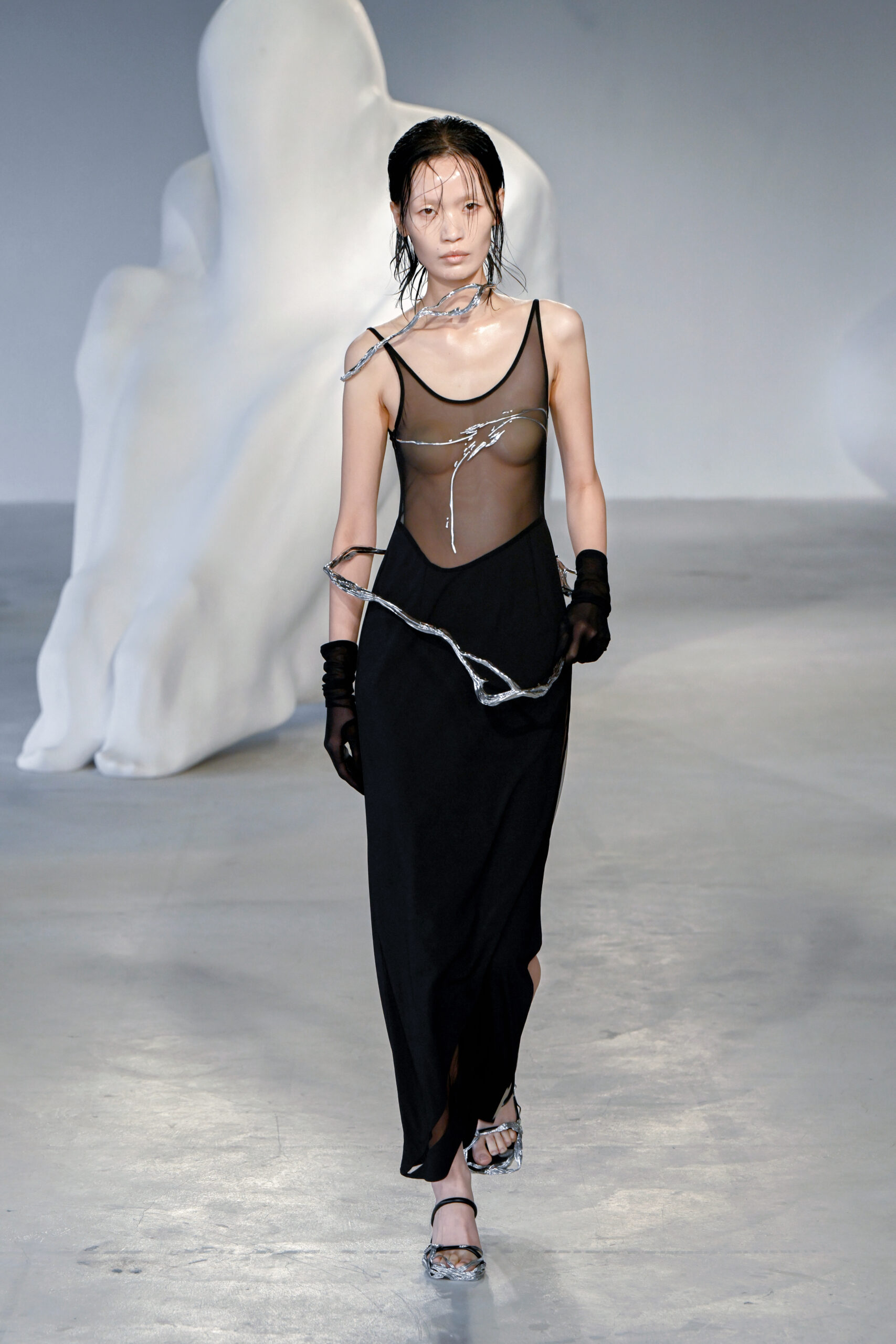 WEIRÆN SS25 RUNWAY IN SHANGHAI | Zerek Studio