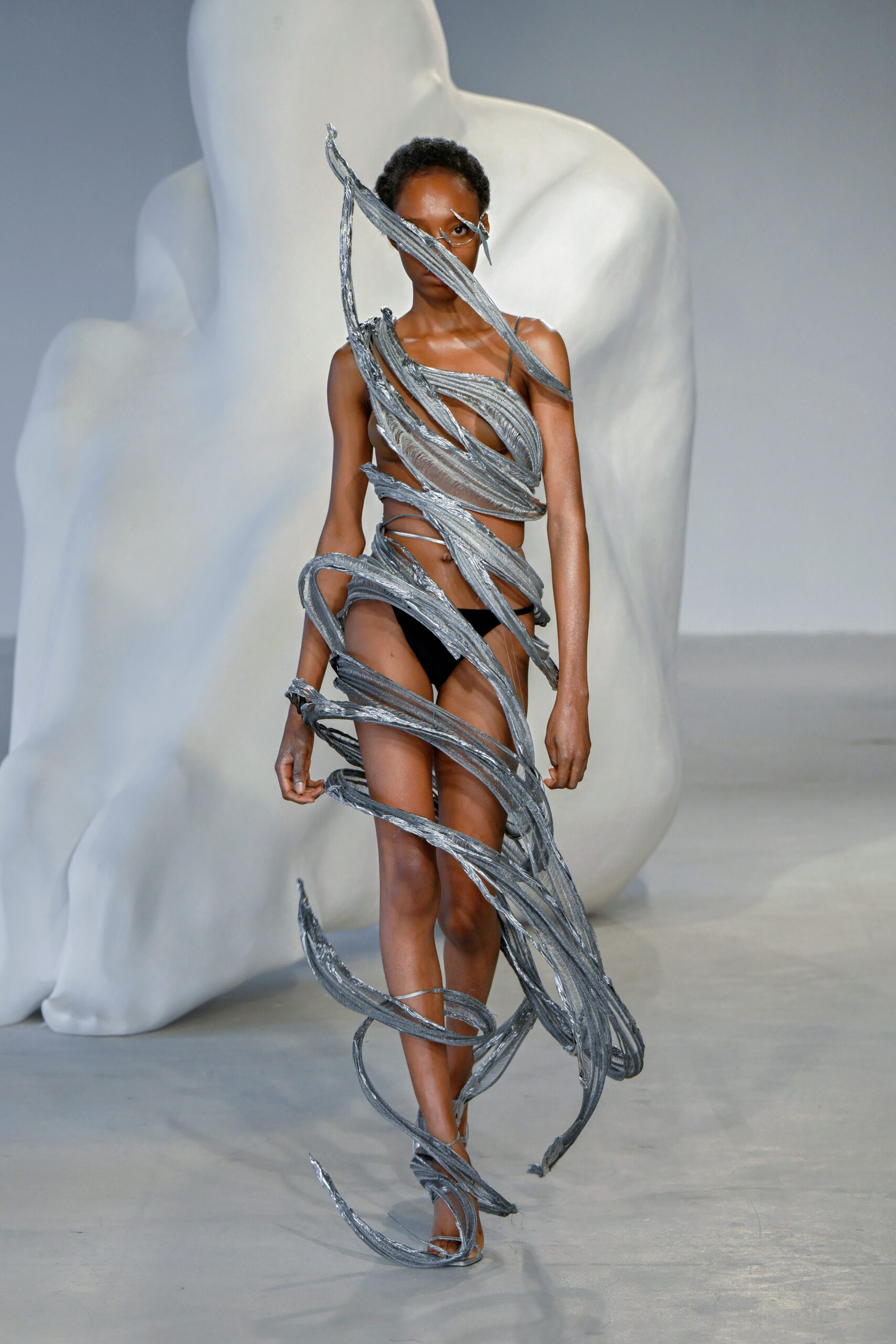 WEIRÆN SS25 RUNWAY IN SHANGHAI | Zerek Studio