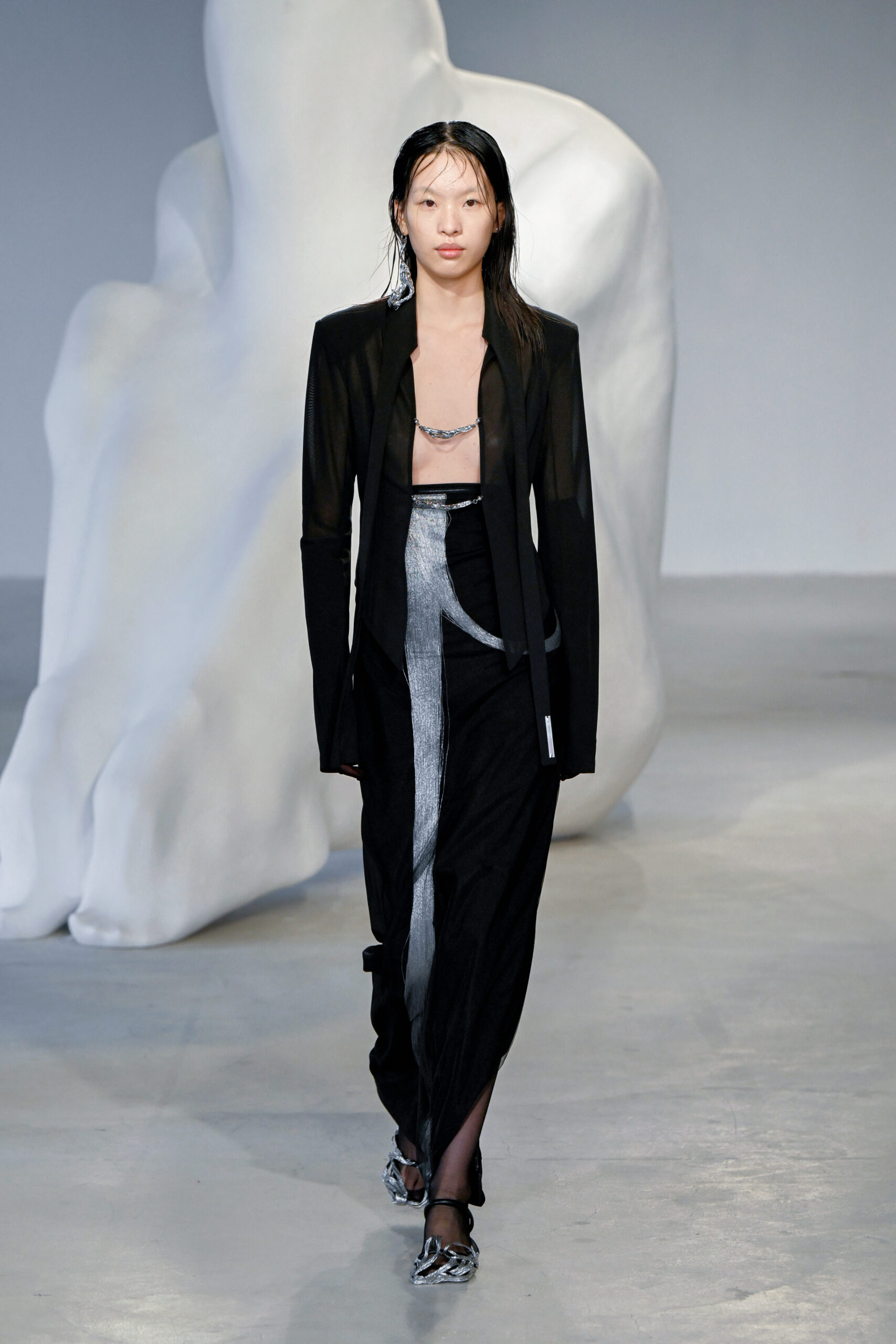 WEIRÆN SS25 RUNWAY IN SHANGHAI | Zerek Studio