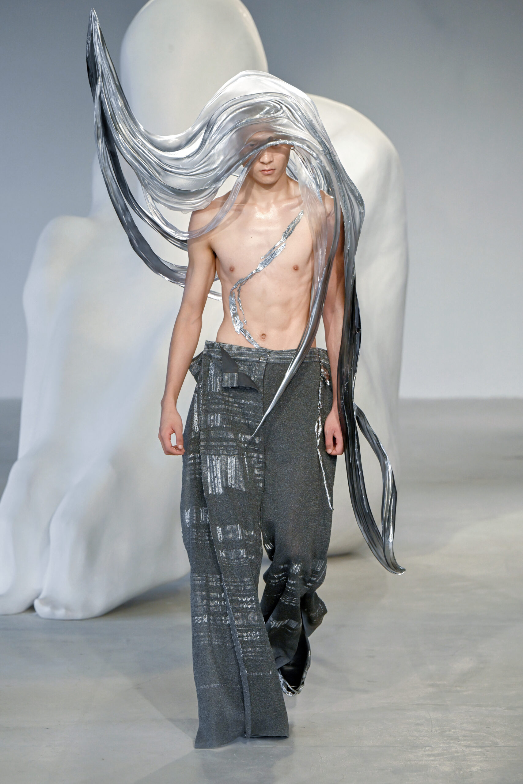 WEIRÆN SS25 RUNWAY IN SHANGHAI | Zerek Studio