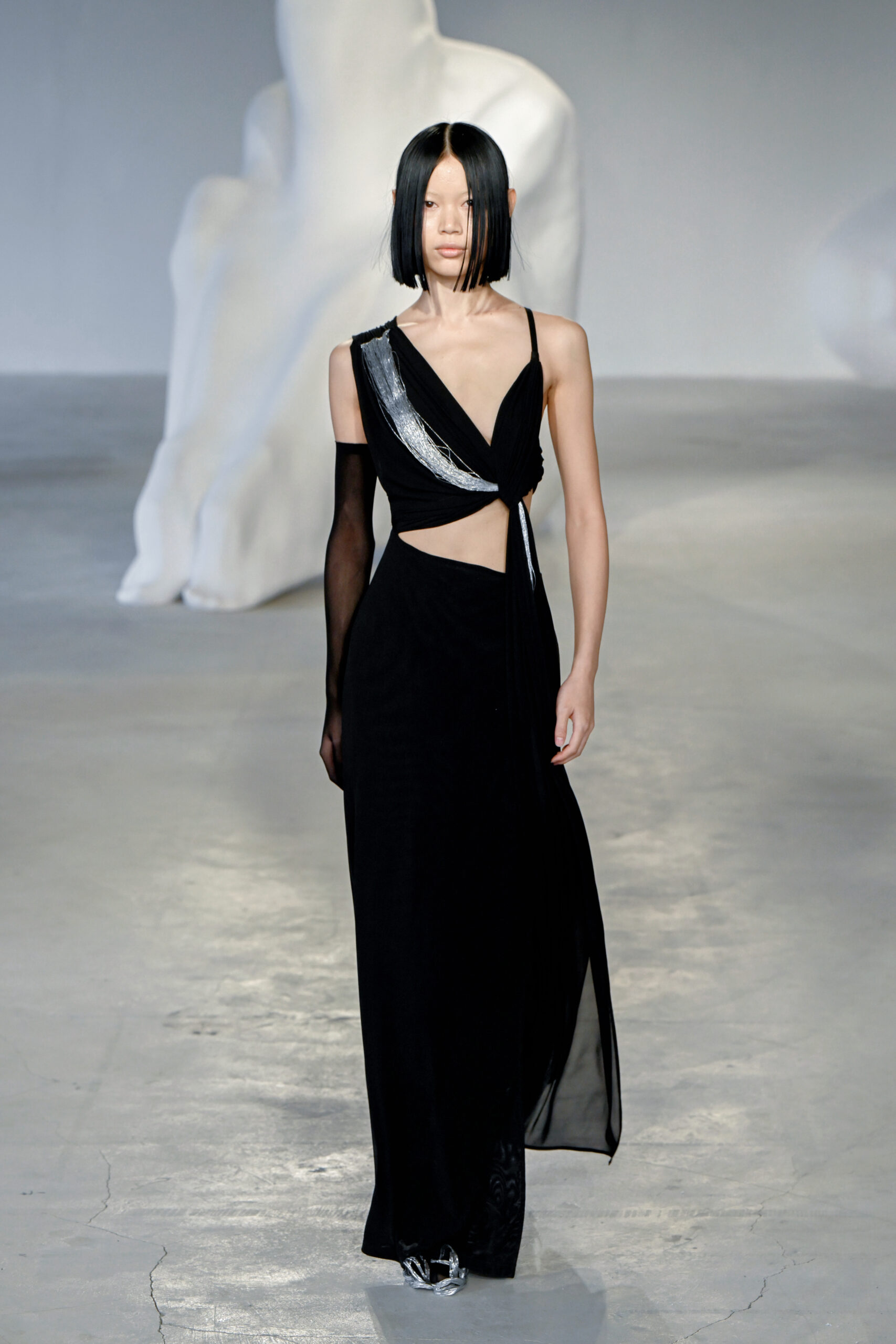 WEIRÆN SS25 RUNWAY IN SHANGHAI | Zerek Studio