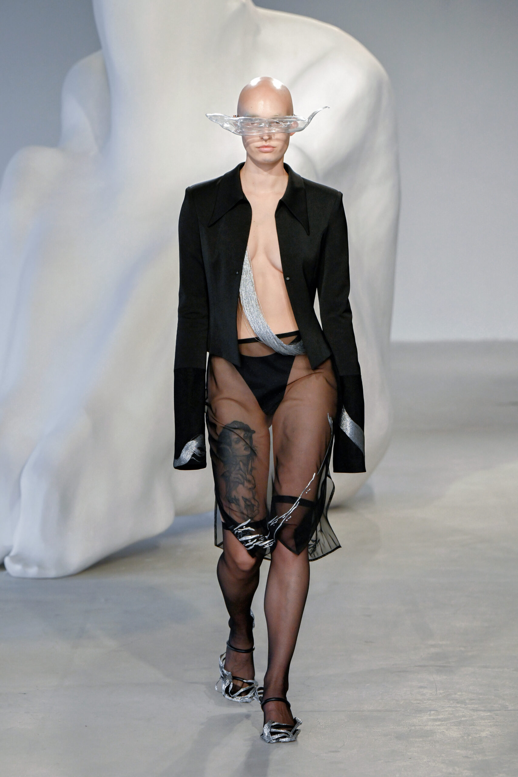 WEIRÆN SS25 RUNWAY IN SHANGHAI | Zerek Studio