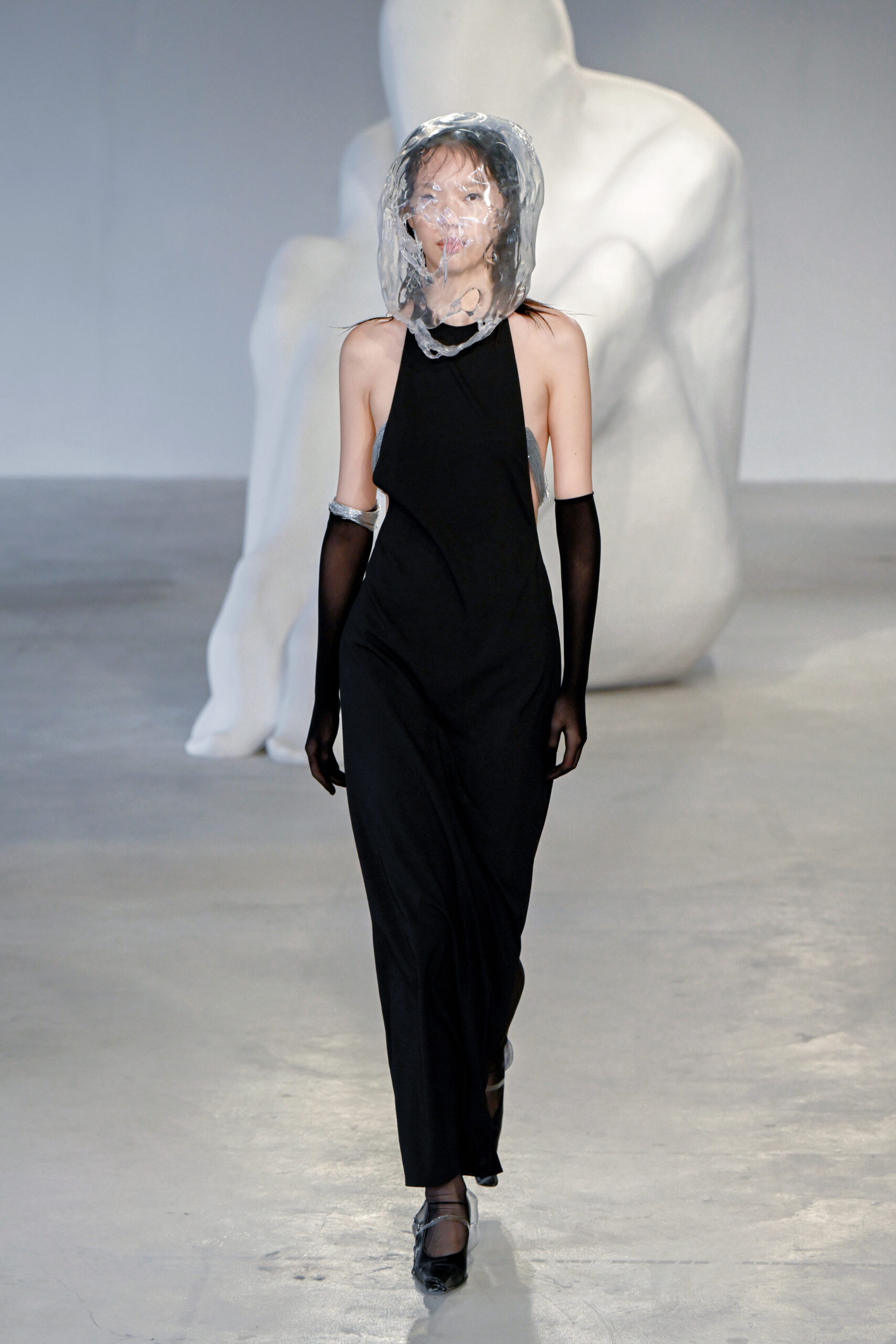 WEIRÆN SS25 RUNWAY IN SHANGHAI | Zerek Studio