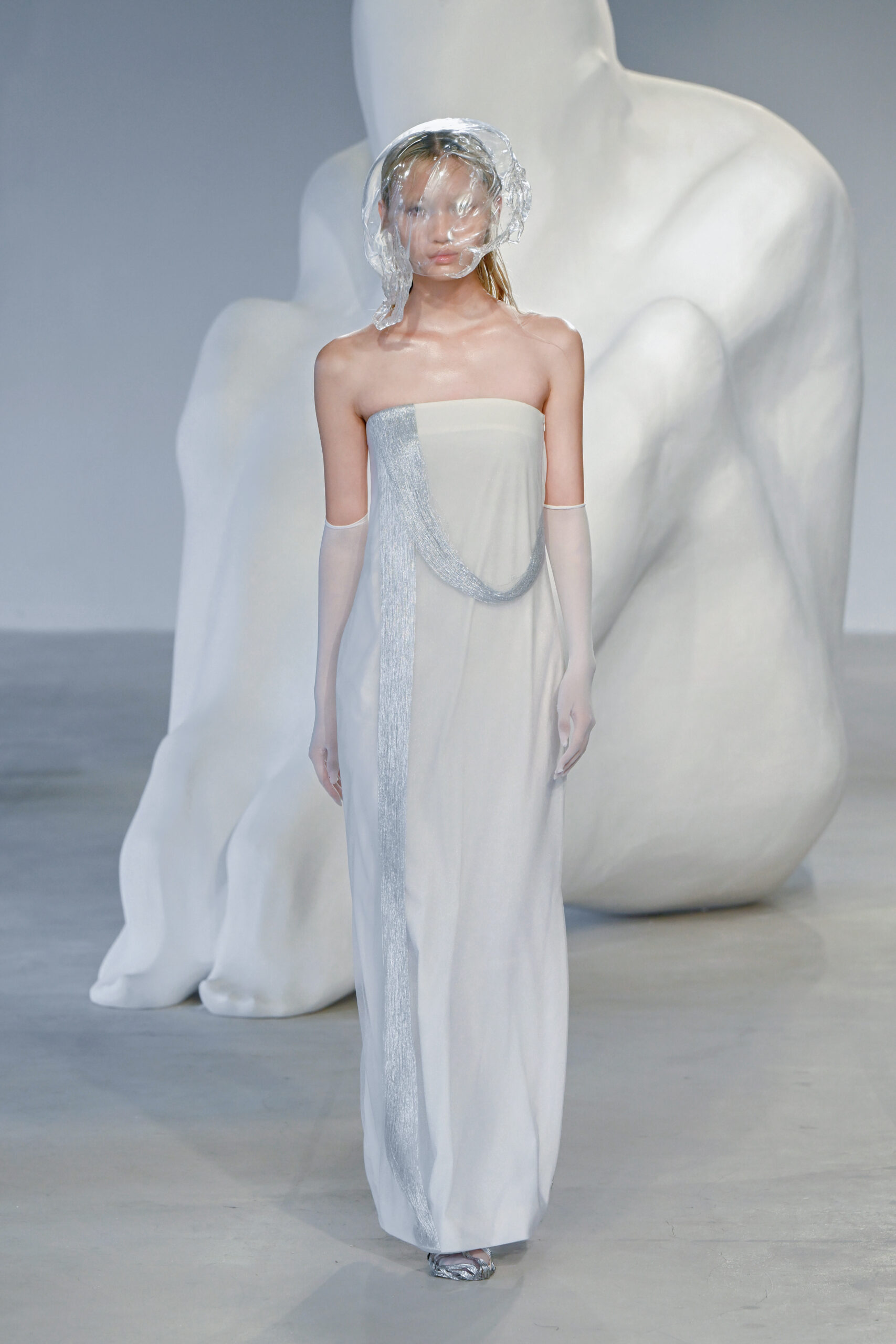 WEIRÆN SS25 RUNWAY IN SHANGHAI | Zerek Studio