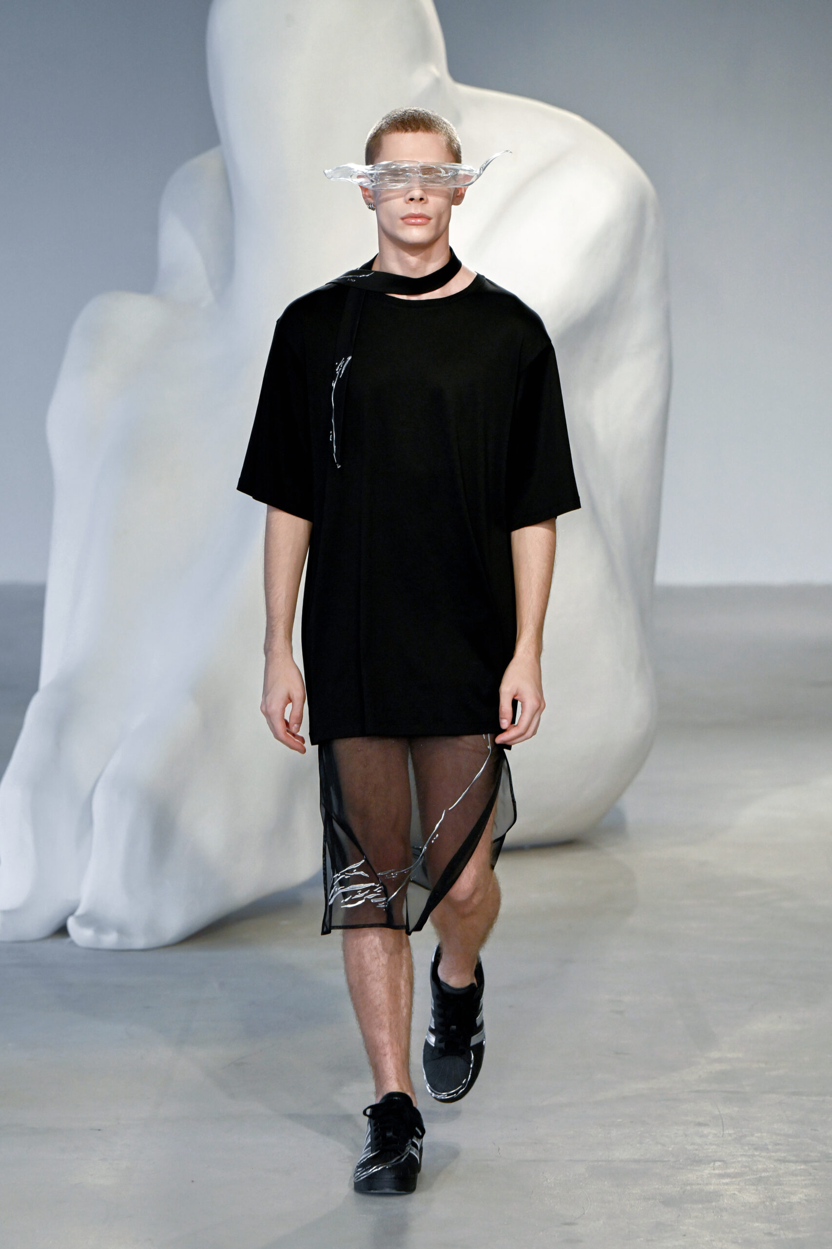 WEIRÆN SS25 RUNWAY IN SHANGHAI | Zerek Studio