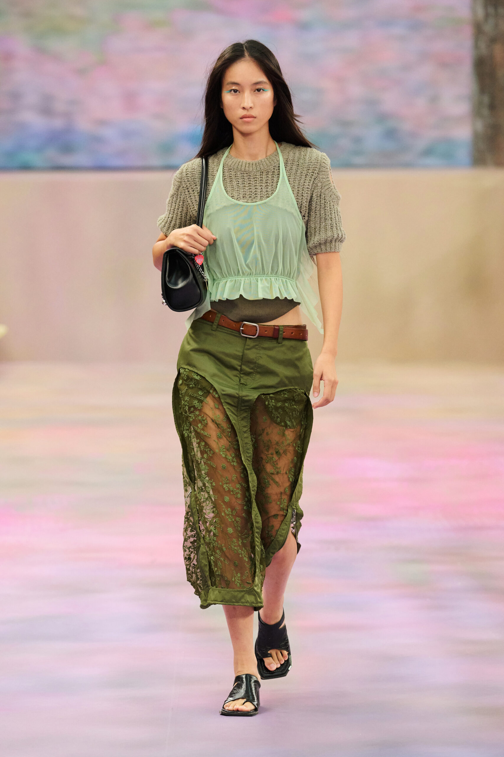 ANDERSSON BELL SS25 RUNWAY IN SHANGHAI | Zerek Studio