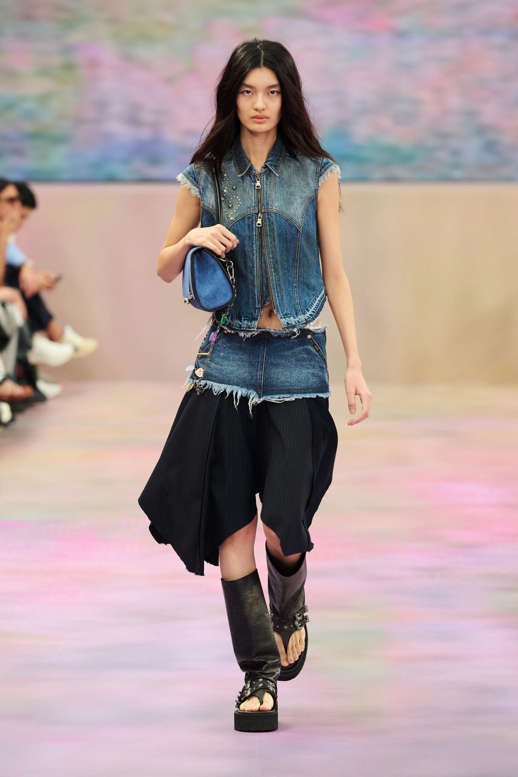 ANDERSSON BELL SS25 RUNWAY IN SHANGHAI | Zerek Studio