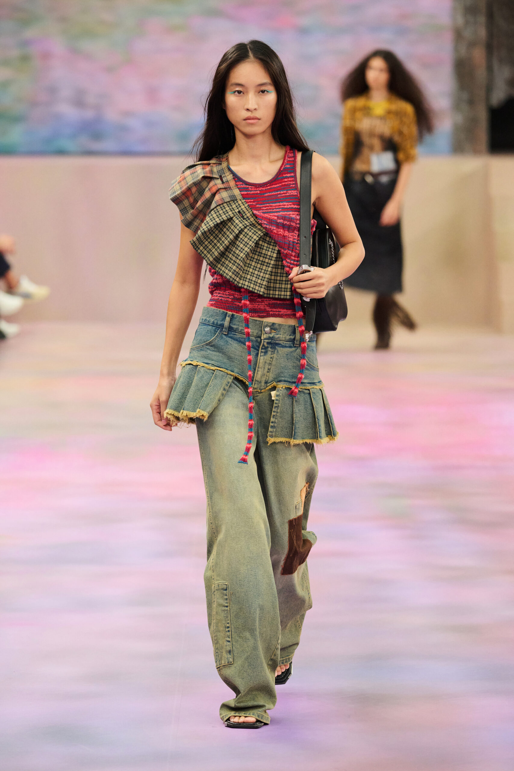 ANDERSSON BELL SS25 RUNWAY IN SHANGHAI | Zerek Studio