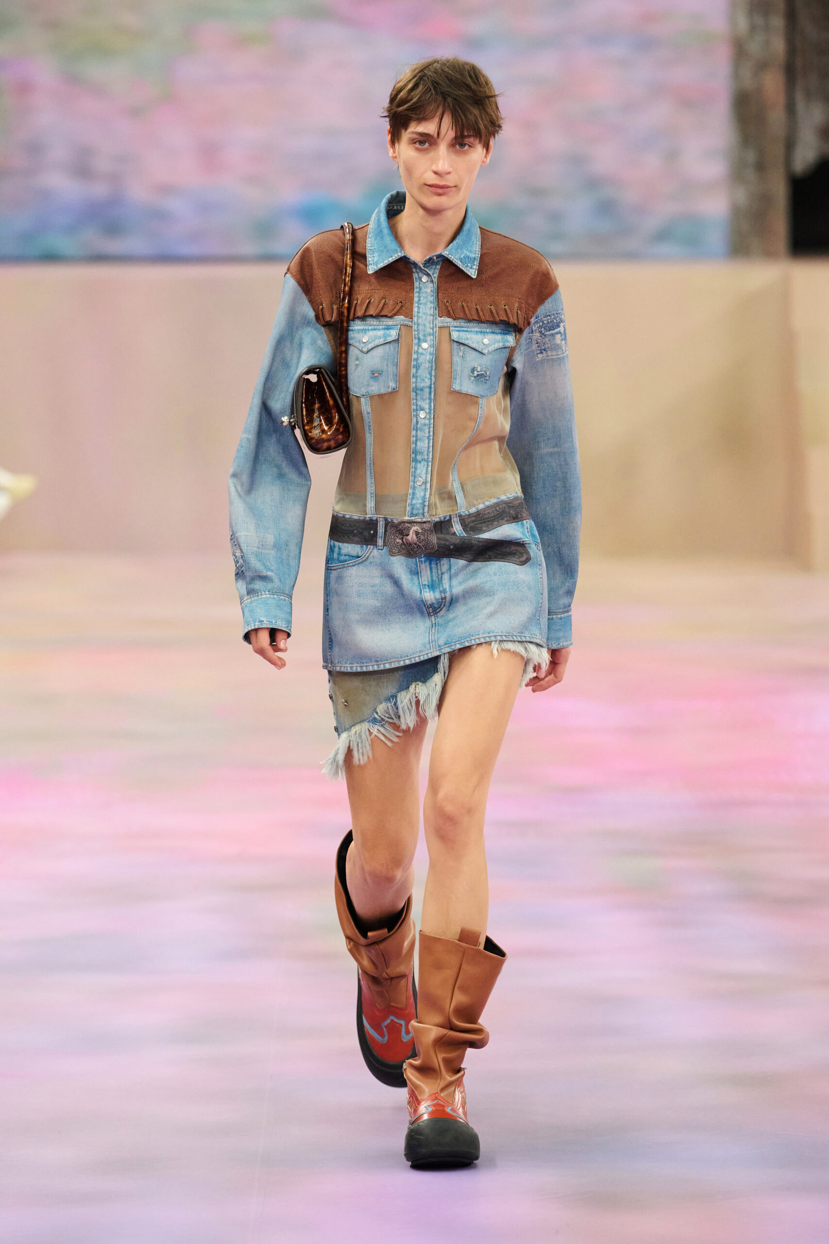 ANDERSSON BELL SS25 RUNWAY IN SHANGHAI | Zerek Studio